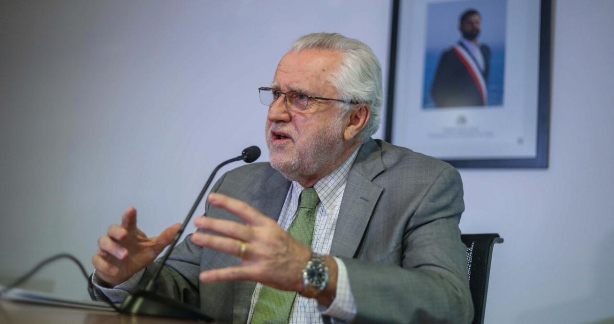 Oposición pide salida de Pacheco por millonarias pérdidas en Codelco
