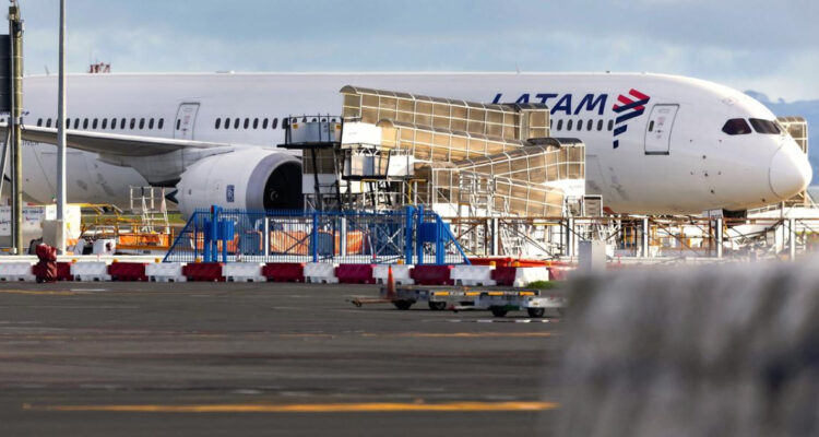 “La gente volaba, hasta vi un bebé volar”: los nuevos testimonios de pasajeros del vuelo L800 de Latam