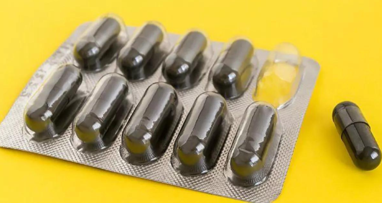 Uno de los productos más populares son las pastillas de carbón, para tratar problemas de estreñimiento o estomacales. Sin embargo su uso debe ser con precaución.