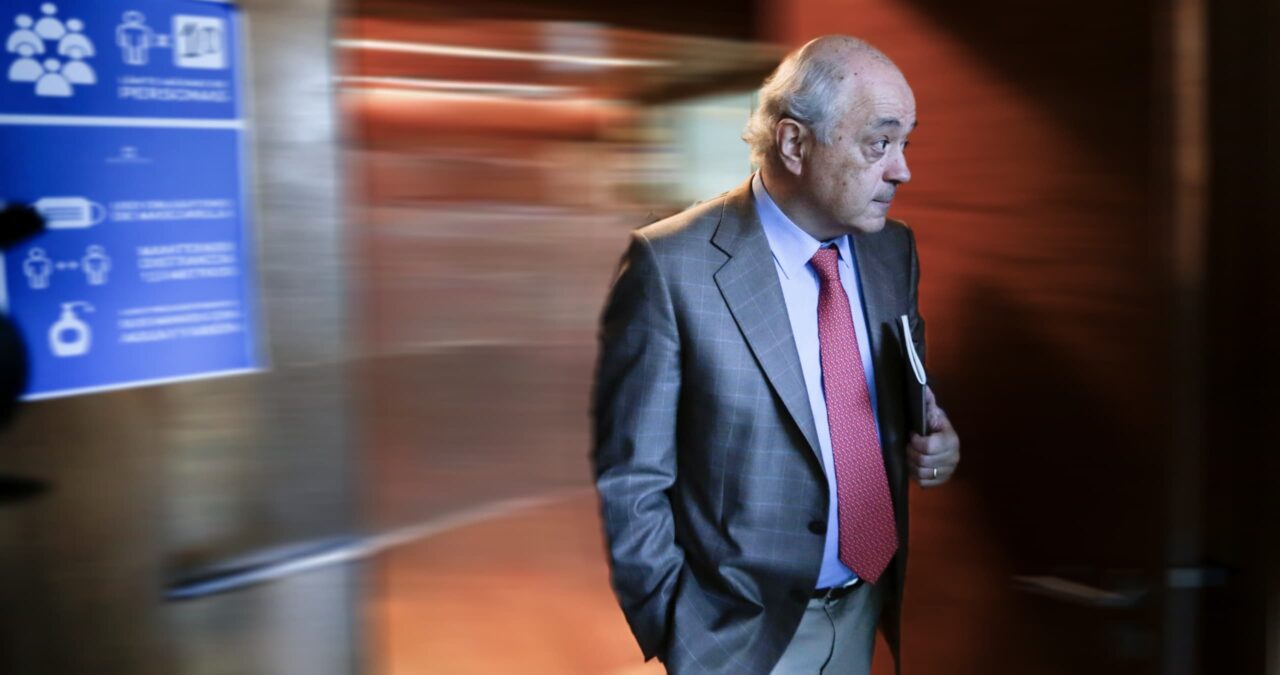 Juicio oral de apertura contra Manuel Álvarez Zenteno, ex oncólogo de la clínica las condes, acusado de abusos sexuales reiterados contra sus pacientes en dependencias medicas.