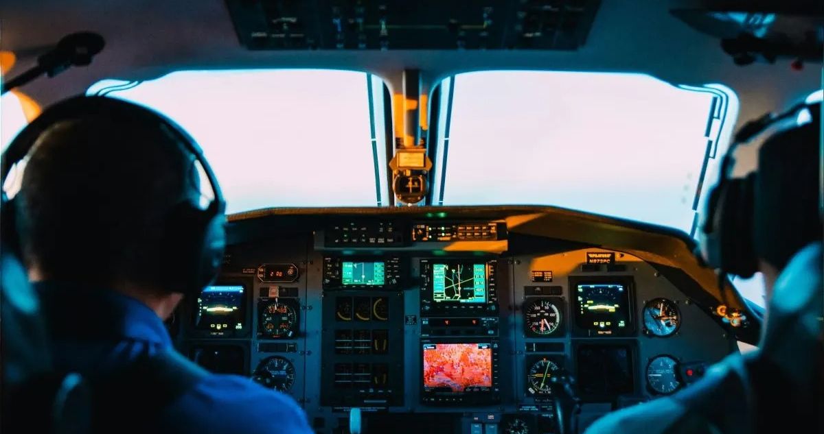 Dos pilotos de una aerolínea de Indonesia se quedaron dormidos en pleno vuelo por casi media hora.