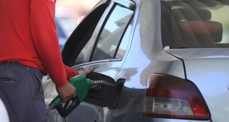 ¿Nuevo precio de las bencinas? Conoce la fecha y cuánto podrían subir