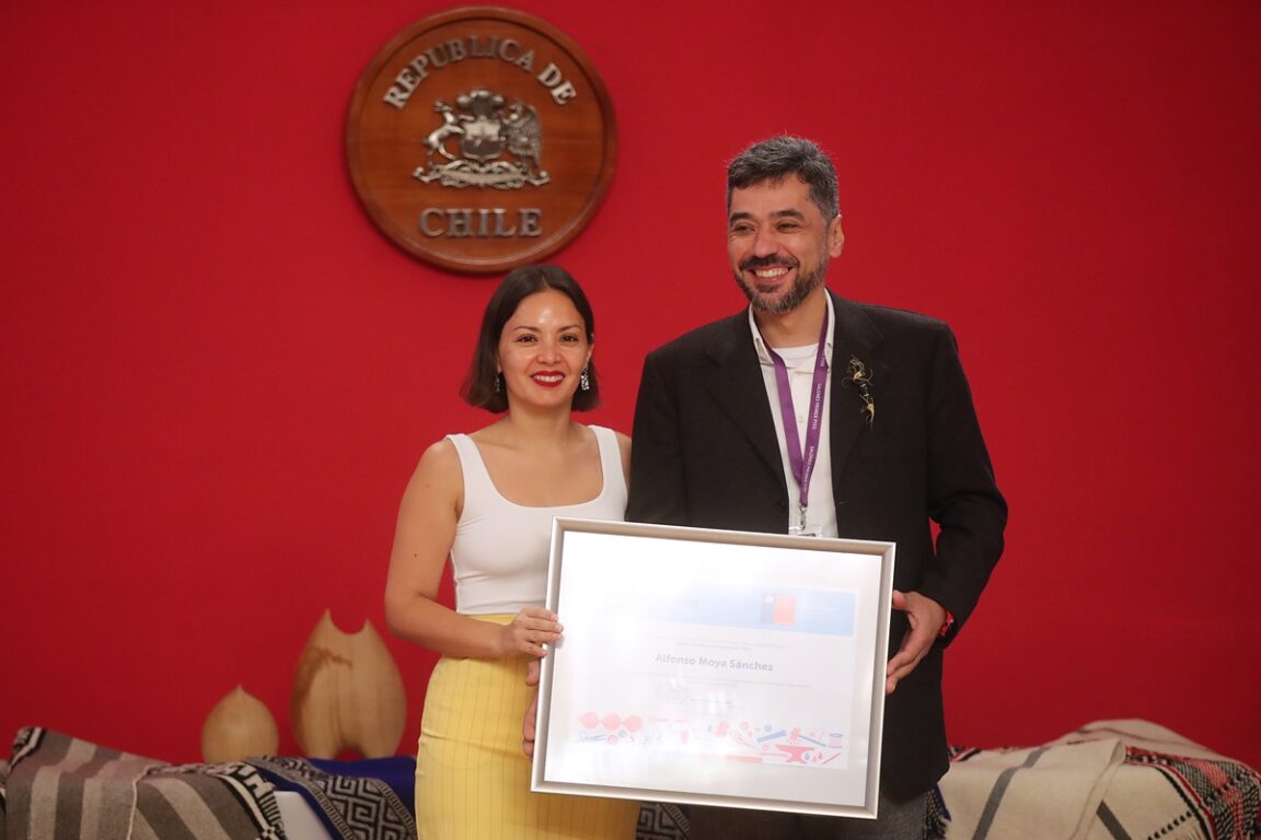 Alfonso Moya Sánchez junto a Ministra de las Culturas