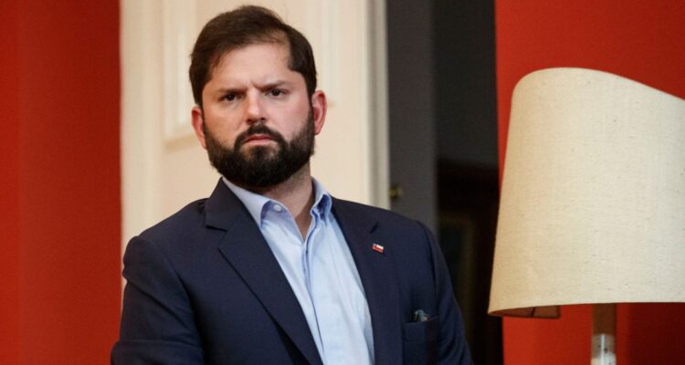 Chile Vamos pide a Boric “definirse frente a la evidente amenaza” del PC y el Frente Amplio