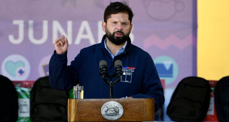 Boric: “La delincuencia la tenemos que combatir con mejor persecución, pero también con más educación”