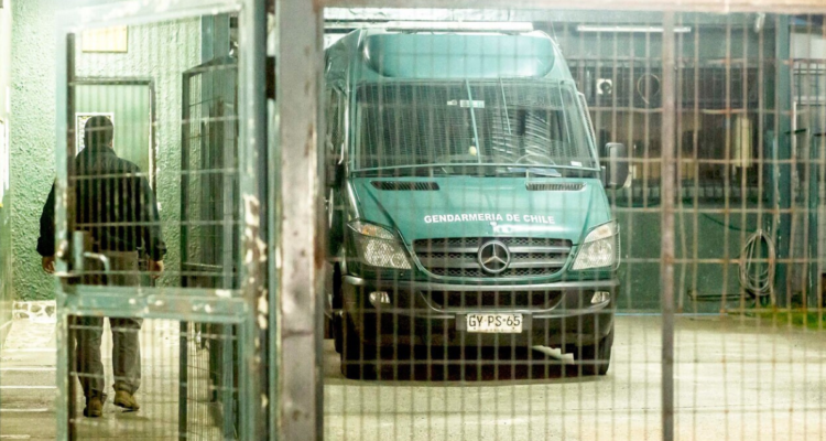 Frontis de cárcel por prisión preventiva tras femicidio en La Florida