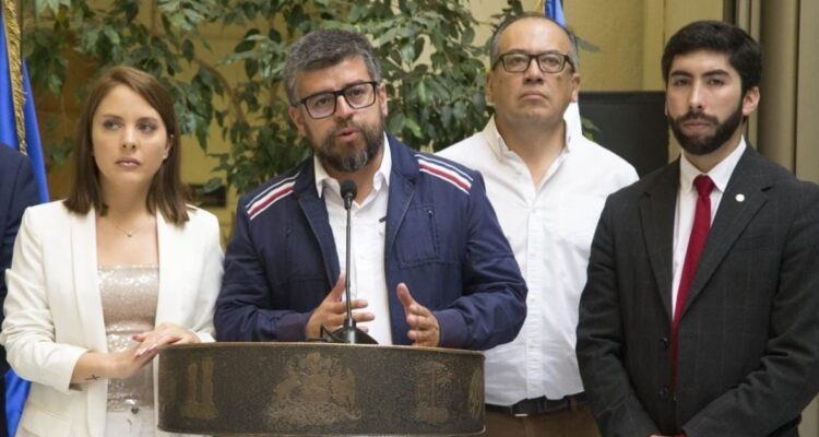 “Hazte cargo”: presentan proyecto que impide a partidos inscribir candidatos condenados por corrupción