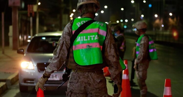 Policías y FFAA: Gobierno evalúa dividir proyecto de RUF ante tramitación paralela de dos proyectos