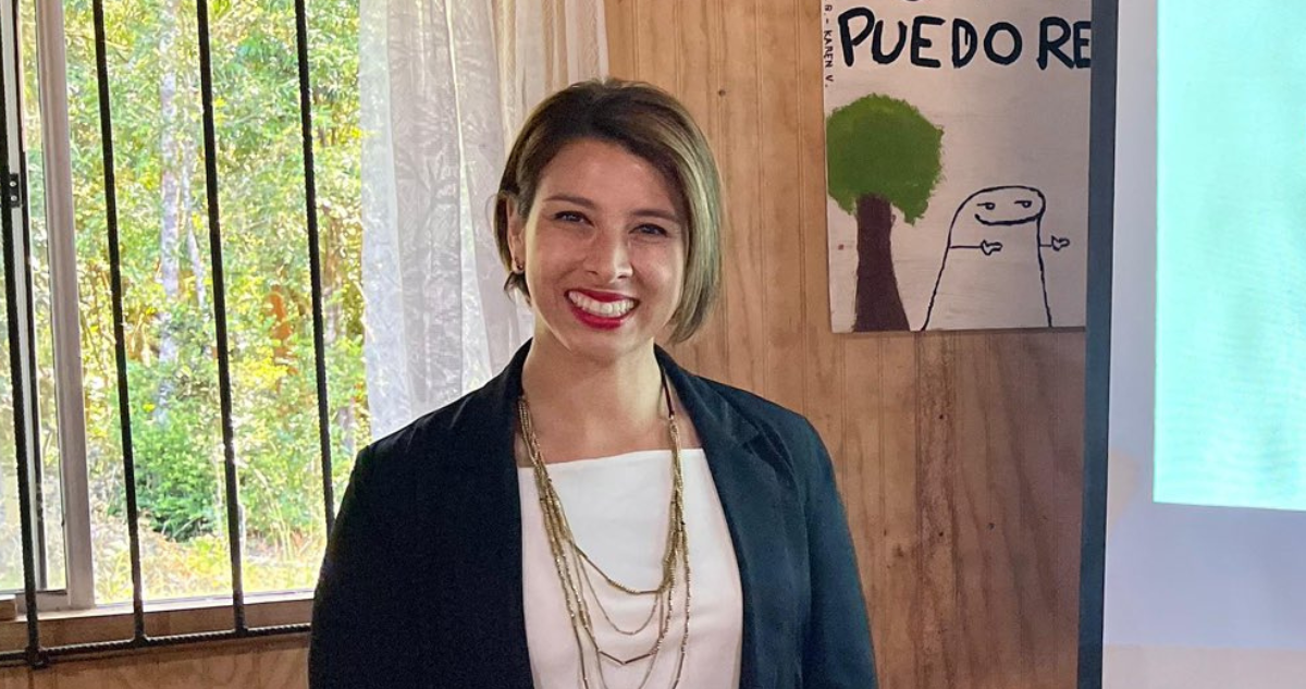 Imagen de la seremi de Obras Públicas de Los Ríos apoyada por el PS