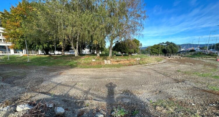 Aprueban licitación para reanudar trabajos en plazas de Valdivia