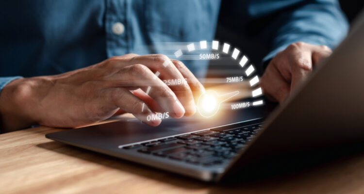 Claro y VTR sumarán a su red de fibra óptica 4,3 millones de hogares