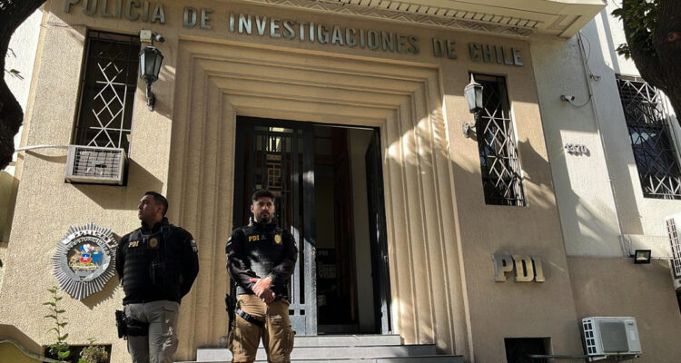 Allanan la casa y la oficina del director general de la PDI: Fiscalía lo formalizará por caso audios