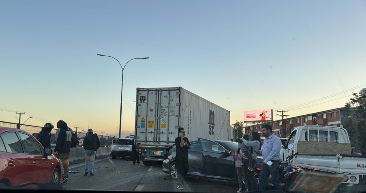 Grave accidente en Ruta 5: camión colisiona con cinco vehículos en San Miguel