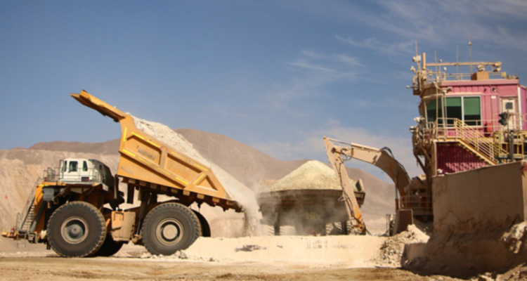 Suspenden funciones de camiones en mina Radomiro