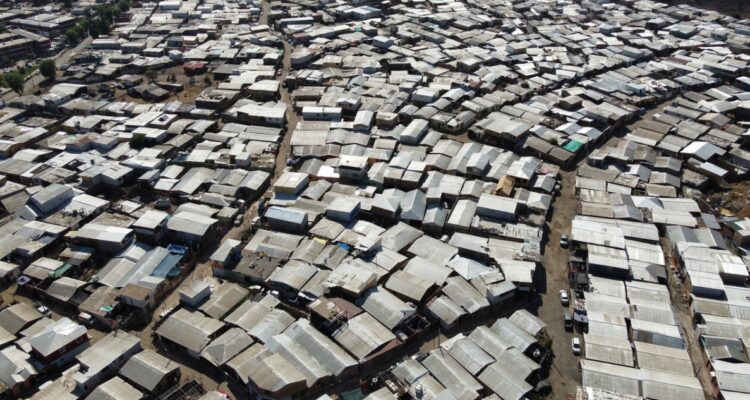 Alcaldesa rebate a su subrogante: dice que no hay pruebas de cementerio clandestino en Cerrillos