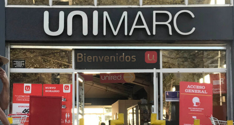 Unimarc debe pagar más de $14 millones a clienta que cayó en un local ante “error” en un pasillo