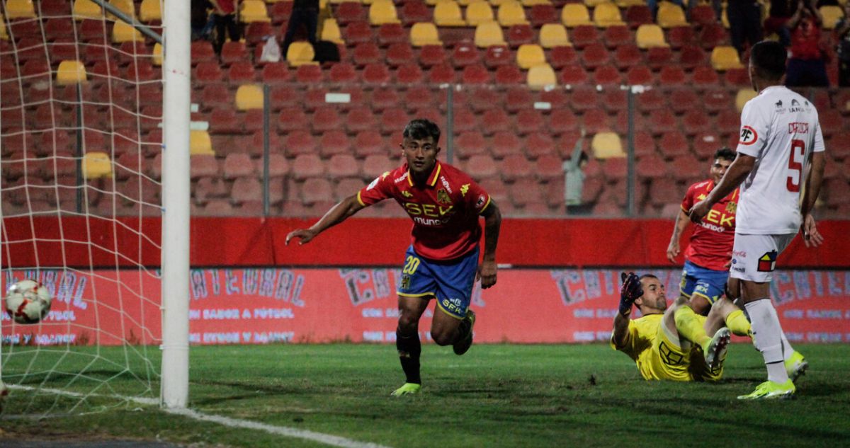 Unión Española superó a Ñublense en un partidazo
