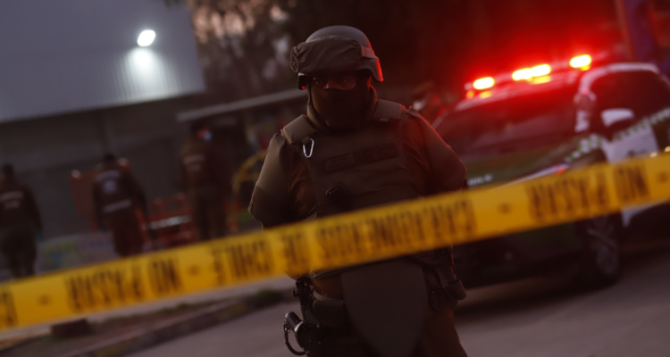 Habría un menor muerto: 4 personas baleadas ingresan de urgencia a Hospital El Carmen de Maipú