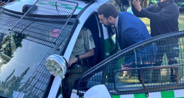 Gore Araucanía entrega 40 vehículos nuevos a Carabineros