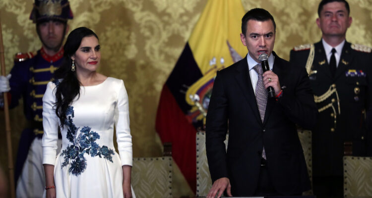 Vicepresidenta de Ecuador denuncia presiones del presidente Noboa para provocar su renuncia