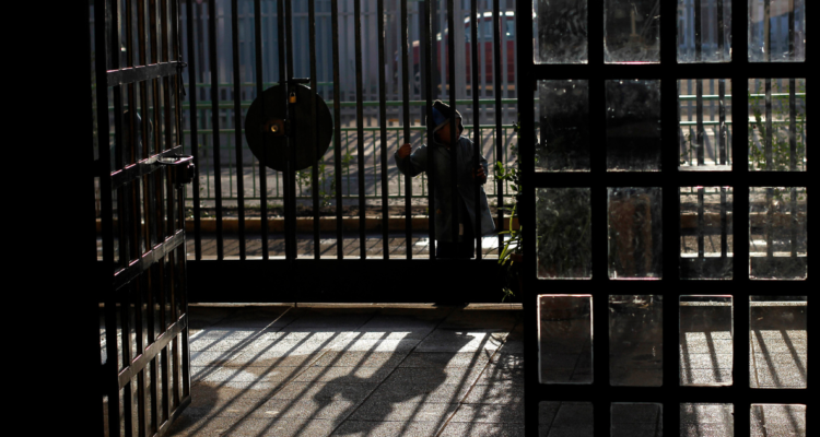 Viralizan brutal agresión a escolar con discapacidad en colegio de Isla de Maipo: presentan denuncia