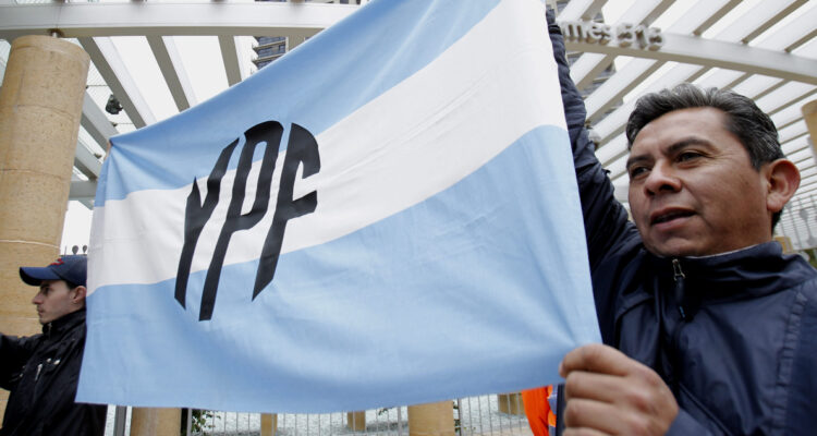 Sindicato petrolero del sur de Argentina se declara en “alerta” por planes de la estatal YPF