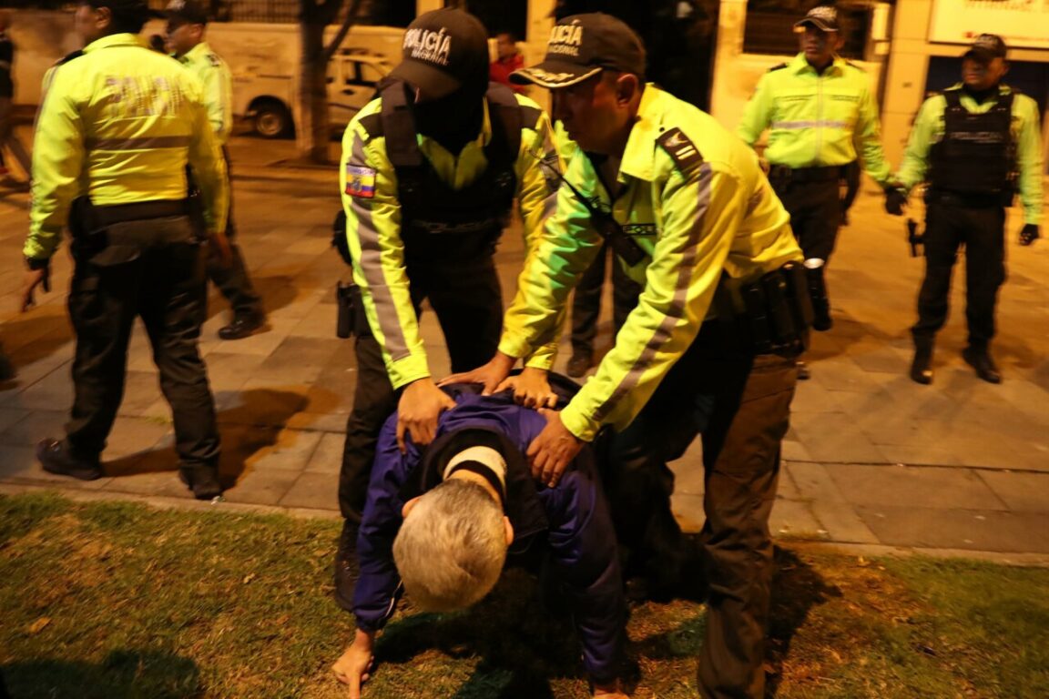 Así entró la policía ecuatoriana a detener a Jorge Glas en embajada en México.