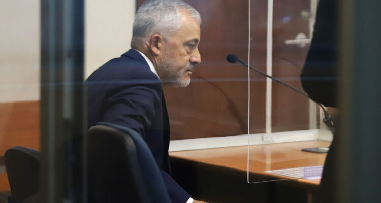 Tenía 46 registros: juez que grababa a mujeres en gimnasio de Concón queda con arraigo nacional