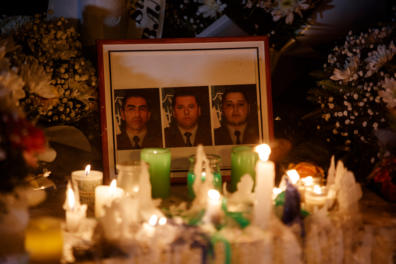 Presidente Boric y cientos de personas llegan a despedir a carabineros asesinados en Cañete