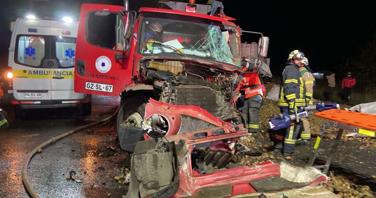 Colisión frontal de dos camiones deja una persona fallecida en ruta que une Mariquina y Valdivia