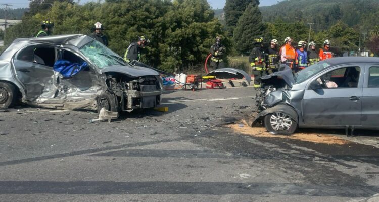 Un muerto en fatal accidente vehicular y choque frontal en costanera que une Concepción y Chiguayante