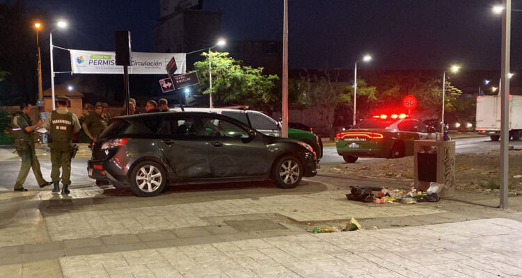 Patrulla protagoniza accidente tras persecución por camión robado en María Pinto: hay dos detenidos