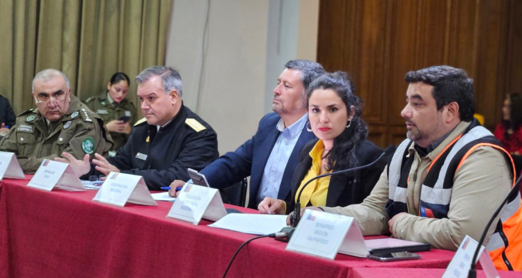 Imagen de las autoridades de Valparaíso reunidas en un Cogrid preventivo