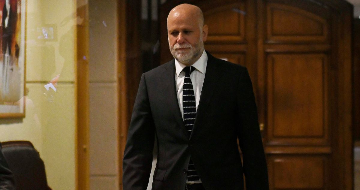 Denuncian por cohecho a ministro Elizalde: lo acusan de ofrecer vicepresidencia de la Cámara a Rivas