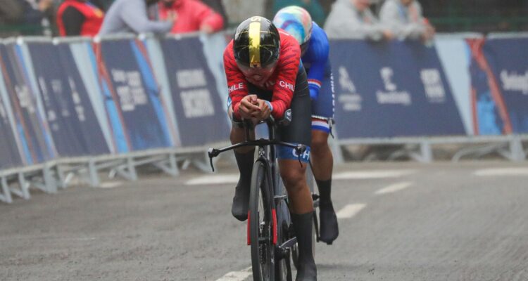 Aranza Villalón compitiendo en Santiago 2023.