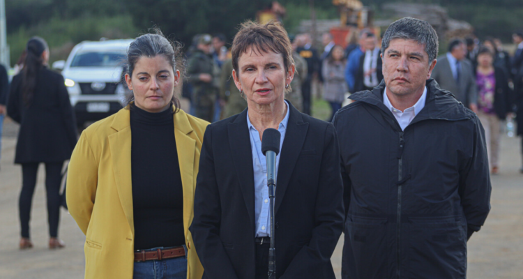 No es el minuto de debilitar a Carabineros: Tohá tras asesinato de tres uniformados en Cañete