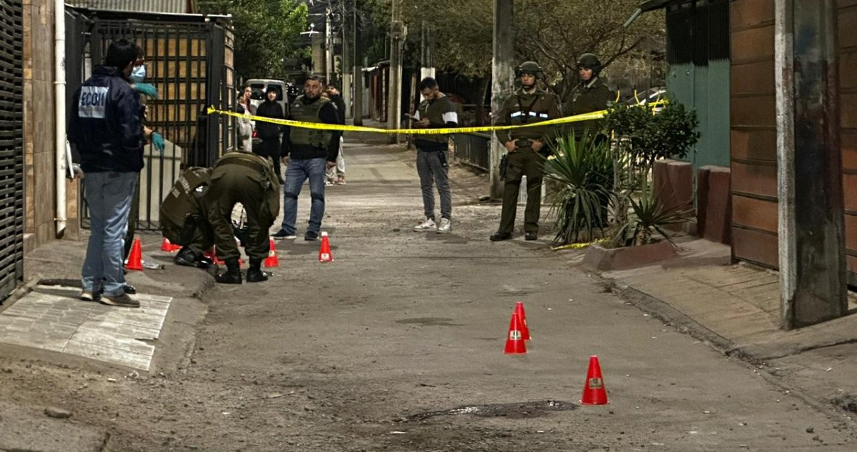 Asesinan a hombre en Puente Alto y hieren a otro: desconocidos llegaron en auto y les dispararon