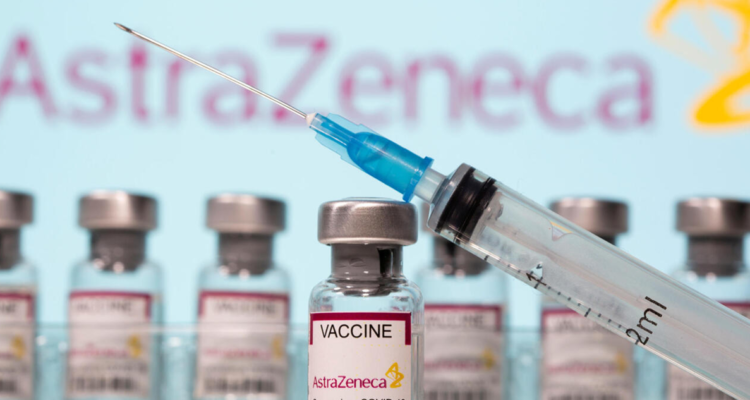 Un tribunal ordenó a AstraZeneca que revele los datos sobre casos de trombosis posiblemente relacionados con su vacuna contra la covid-19.
