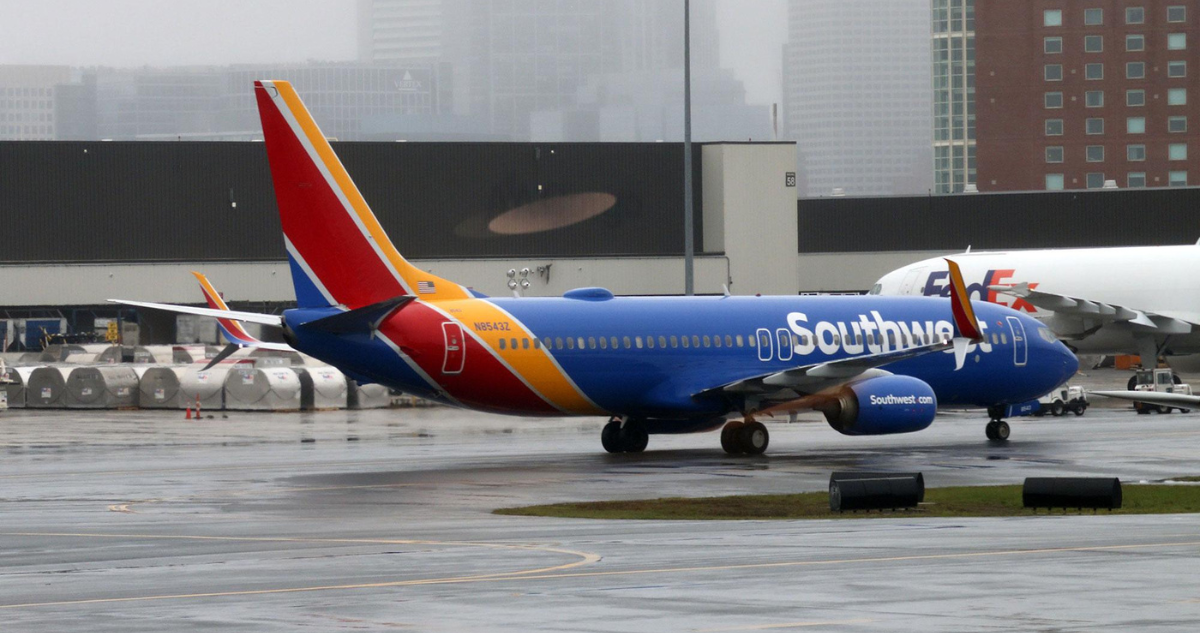 Un nuevo problema afectó un vuelo de un Boeing 737-800 con destino a Houston, luego de que el avión perdiera la cubierta de su motor.