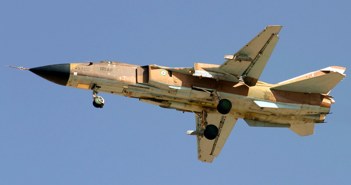 Un Sukhoi-24 de la Fuerza Aérea de la República Islámica de Irán