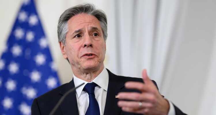 Blinken dice que EEUU busca una respuesta diplomática al ataque de Irán contra Israel