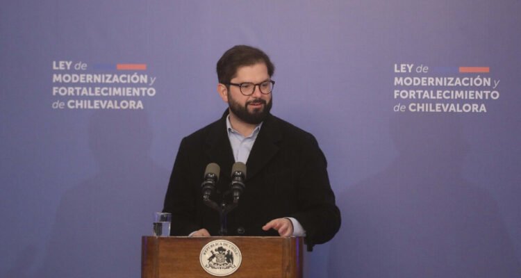 Boric valora que Maduro reconozca existencia del Tren de Aragua y se muestra disponible a conversar