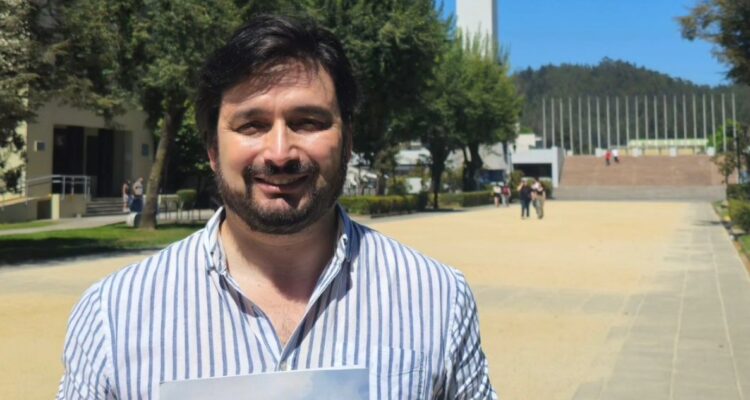 Camilo Riffo reúne las firmas para candidatura de independiente en Concepción