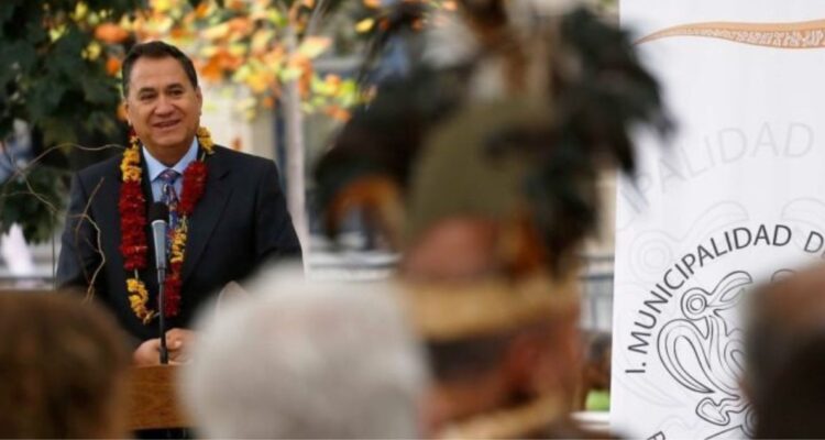 Pedro Edmunds Paoa, alcalde de Isla de Pascua o Rapa Nui no puede ser reelecto, quiénes son los candidatos para las elecciones municipales