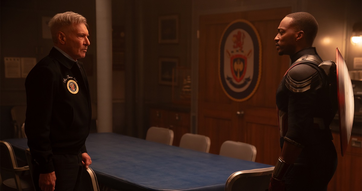 Anthony Mackie como Sam Wilson y Harrison Ford como Thunderbolt Ross en Captain America: Brave New World.