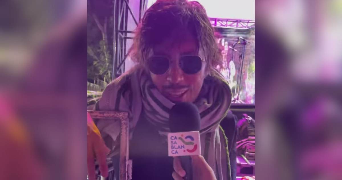Denuncian a vocalista de Glup por intentar besar a animadora frente a público de evento en Casablanca