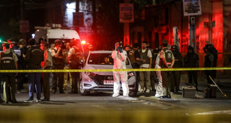 Carabineros lamenta muerte de teniente Sánchez: “Fue asesinado protegiendo a su familia”