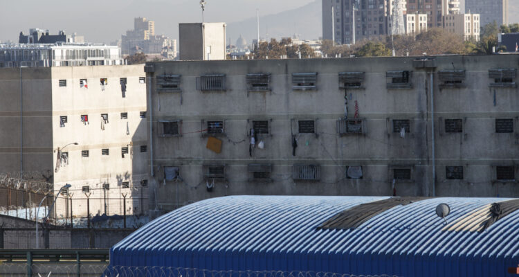 Sobrepoblación penal: Ministro Cordero busca que se transparenten cifras y condiciones de cárceles