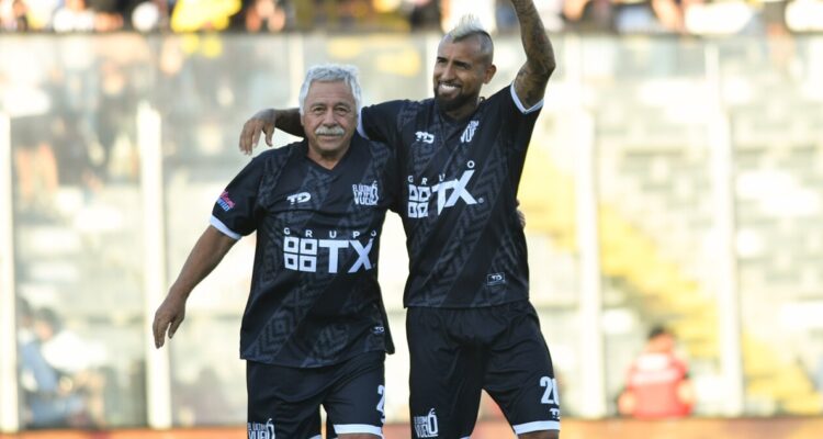 Carlos Caszely está preocupado por la suerte de Colo Colo en la Libertadores.