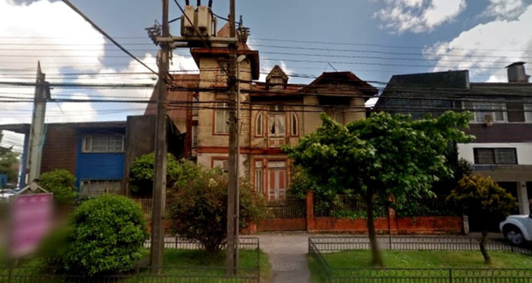 Frontis de la Casa Fernández de Puerto Montt